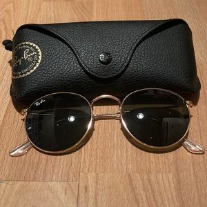 I’m selling my Ray-bans round metal sun glasses